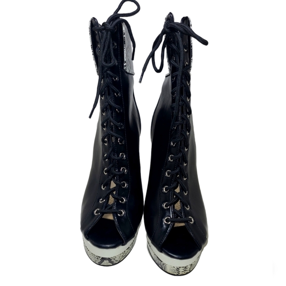 AKIRA Azalea Wang Thinking Out Loud Chunky Heel Bootie Black Size 8.5 New - Picture 2 of 9